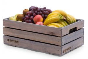 Frukt på arbetsplatsen med fruktkorg favorit